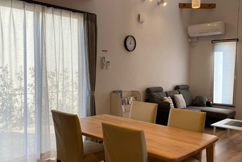 ファミリーコテージ ダイニングテーブル