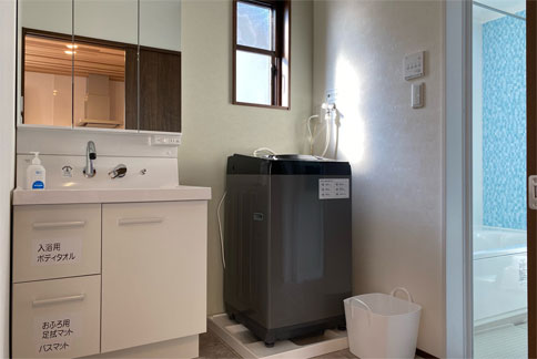 ファミリーコテージ 洗濯機・トイレ